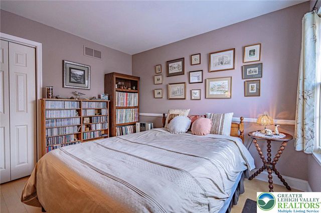 2115 Briarwood Drive, North Whitehall Twp, PA 18037