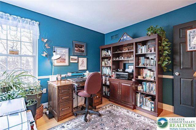 2115 Briarwood Drive, North Whitehall Twp, PA 18037