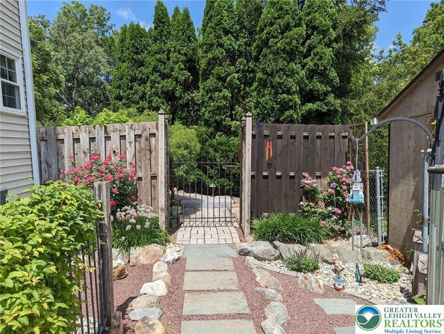 2115 Briarwood Drive, North Whitehall Twp, PA 18037