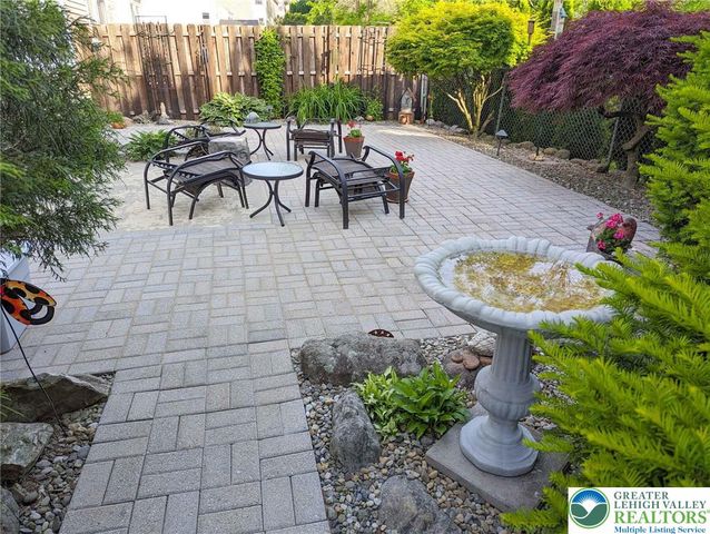 2115 Briarwood Drive, North Whitehall Twp, PA 18037