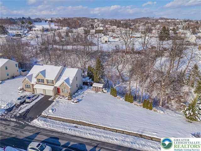 2115 Briarwood Drive, North Whitehall Twp, PA 18037