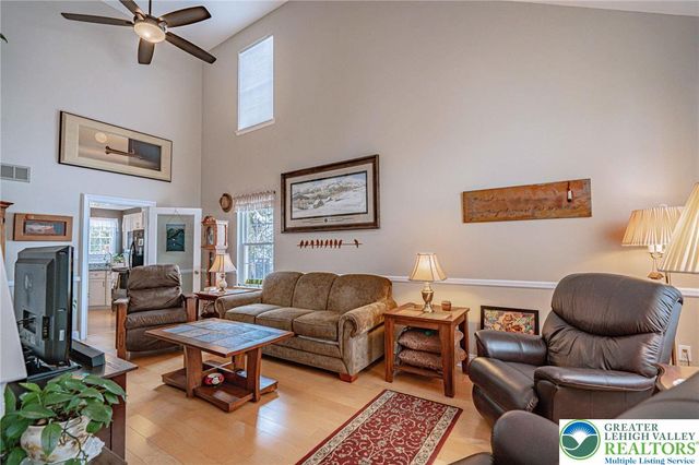 2115 Briarwood Drive, North Whitehall Twp, PA 18037