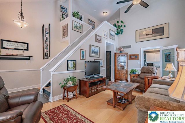 2115 Briarwood Drive, North Whitehall Twp, PA 18037