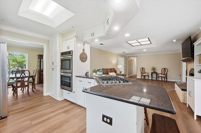 628 Robindale Court, Bedford, TX 76022