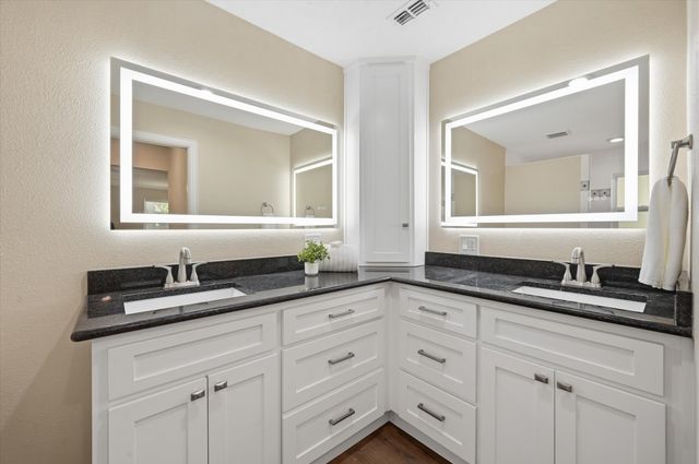 628 Robindale Court, Bedford, TX 76022