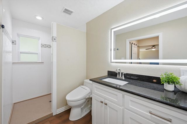 628 Robindale Court, Bedford, TX 76022