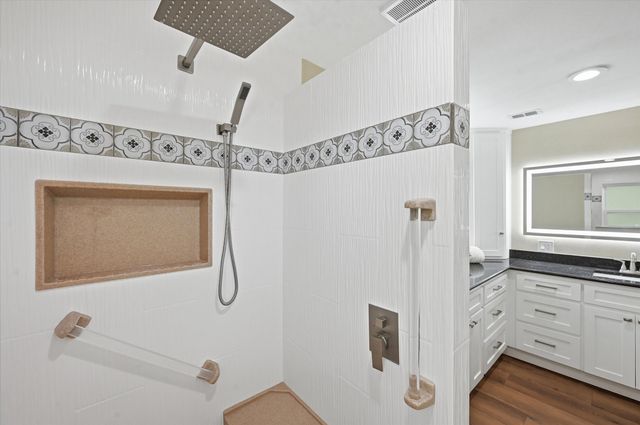 628 Robindale Court, Bedford, TX 76022