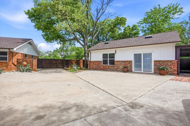 628 Robindale Court, Bedford, TX 76022