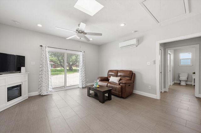 628 Robindale Court, Bedford, TX 76022