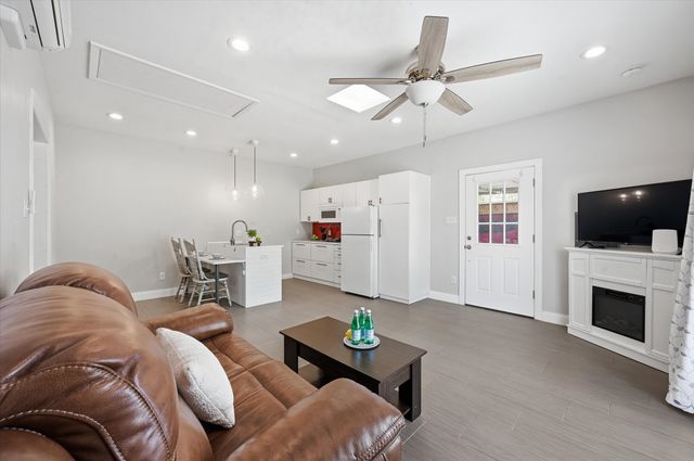 628 Robindale Court, Bedford, TX 76022