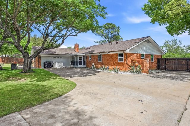 628 Robindale Court, Bedford, TX 76022