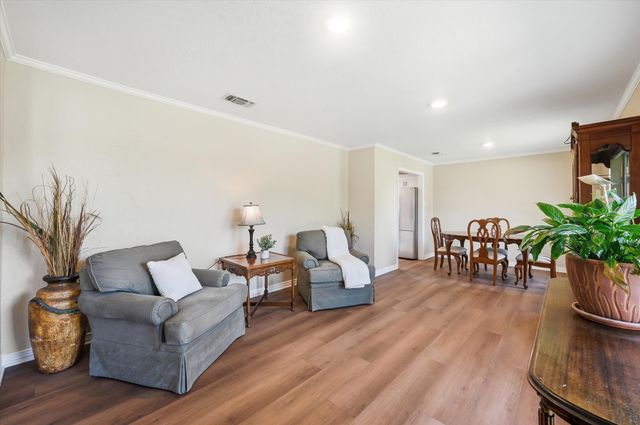 628 Robindale Court, Bedford, TX 76022