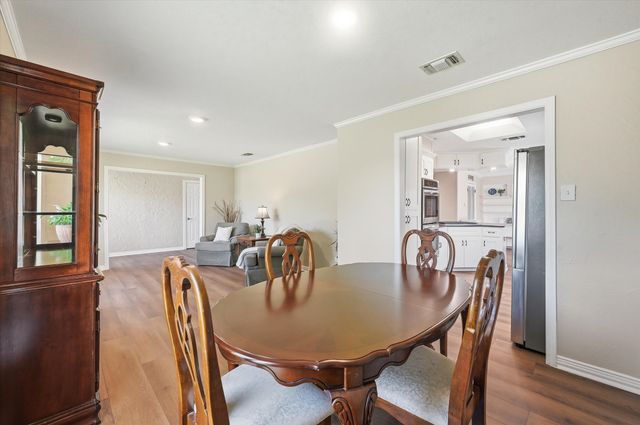 628 Robindale Court, Bedford, TX 76022