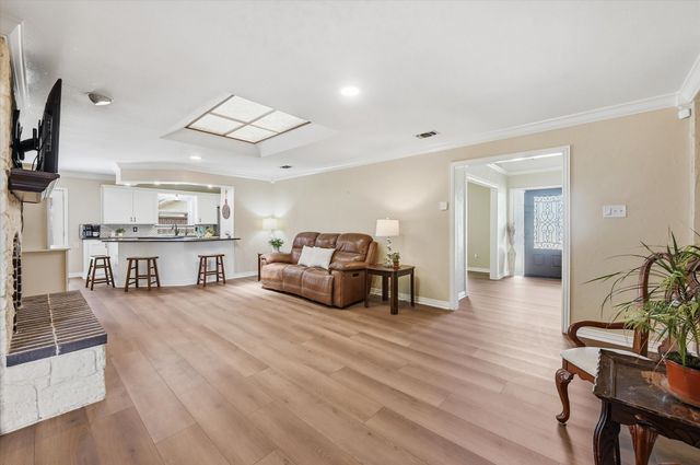 628 Robindale Court, Bedford, TX 76022