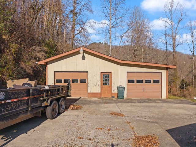 177 White Church Right Frk Road, Pineville, KY 40977