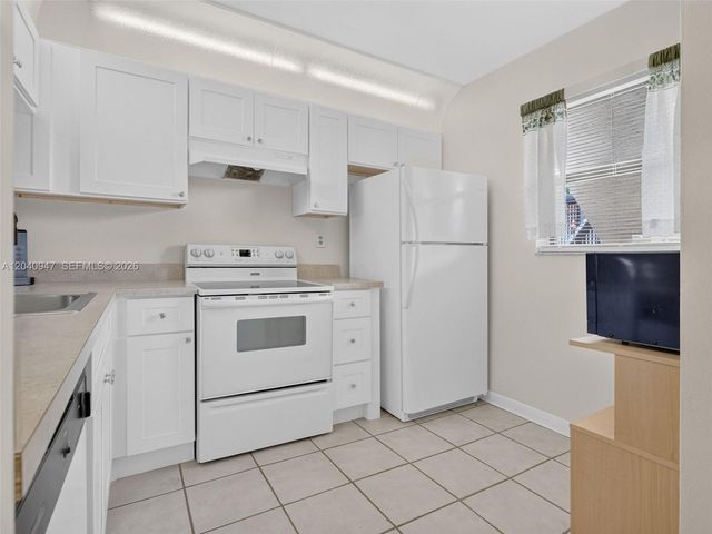 15718 E Waterside Cir 105, Sunrise, FL 33326
