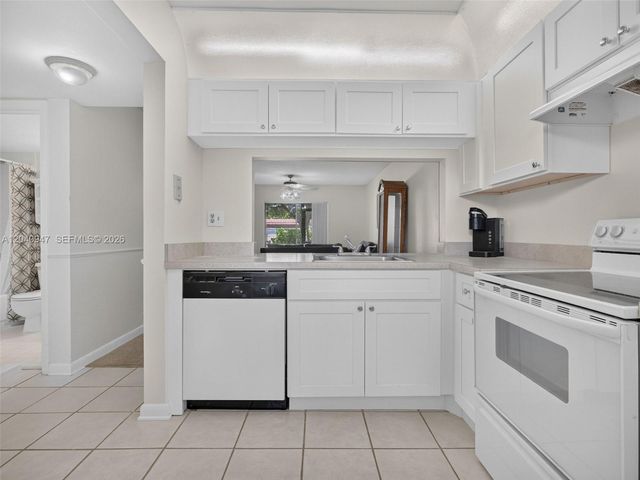 15718 E Waterside Cir 105, Sunrise, FL 33326