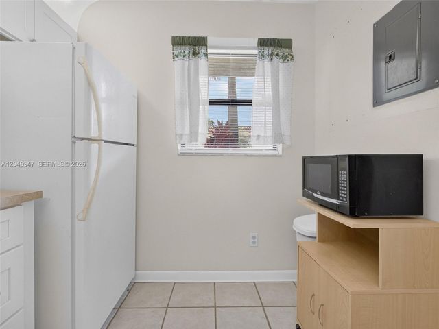 15718 E Waterside Cir 105, Sunrise, FL 33326
