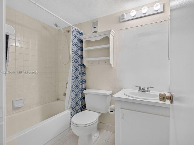 15718 E Waterside Cir 105, Sunrise, FL 33326
