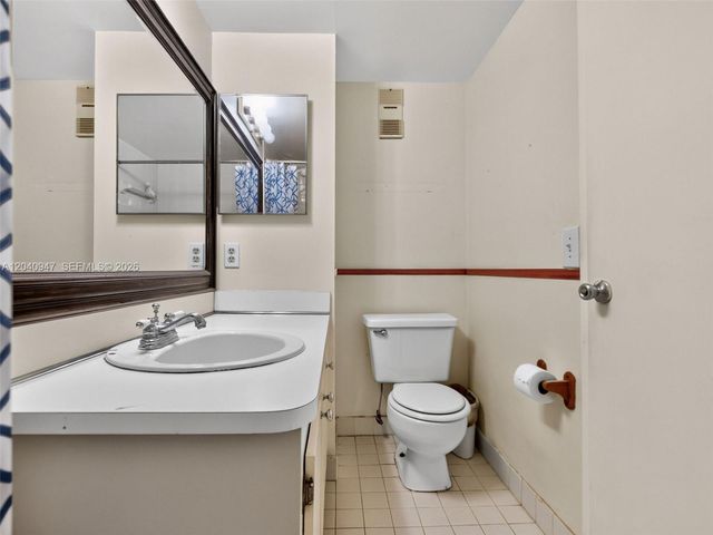 15718 E Waterside Cir 105, Sunrise, FL 33326