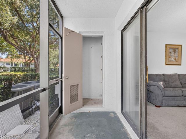15718 E Waterside Cir 105, Sunrise, FL 33326