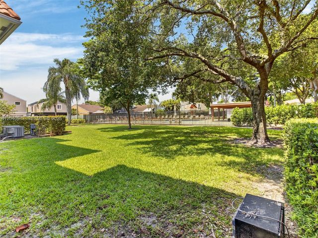 15718 E Waterside Cir 105, Sunrise, FL 33326