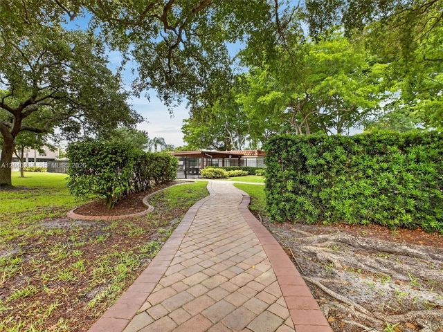 15718 E Waterside Cir 105, Sunrise, FL 33326