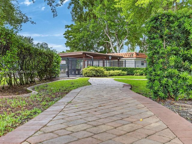 15718 E Waterside Cir 105, Sunrise, FL 33326
