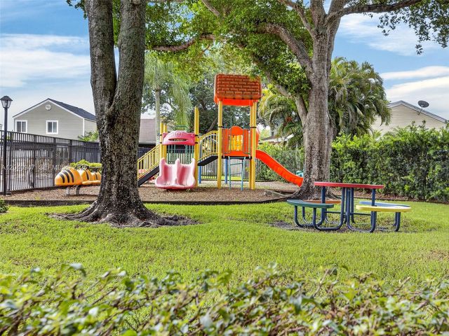 15718 E Waterside Cir 105, Sunrise, FL 33326
