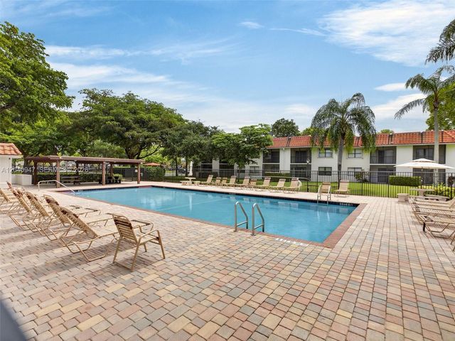 15718 E Waterside Cir 105, Sunrise, FL 33326
