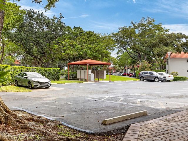 15718 E Waterside Cir 105, Sunrise, FL 33326