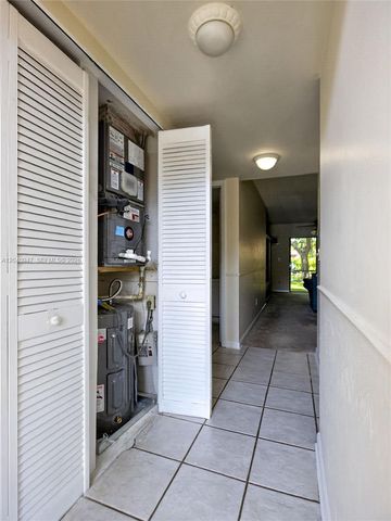 15718 E Waterside Cir 105, Sunrise, FL 33326