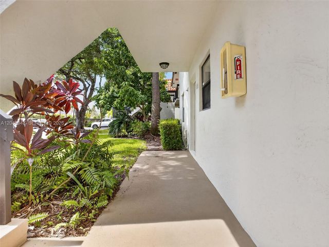15718 E Waterside Cir 105, Sunrise, FL 33326