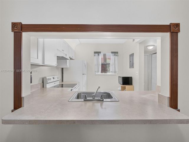 15718 E Waterside Cir 105, Sunrise, FL 33326