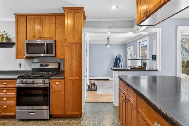 25 Seabury Street, Rutland City, VT 05701