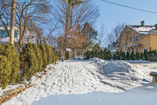 25 Seabury Street, Rutland City, VT 05701