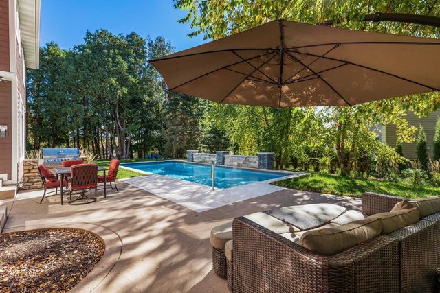 2051 Pinehurst Drive, Chanhassen, MN 55317