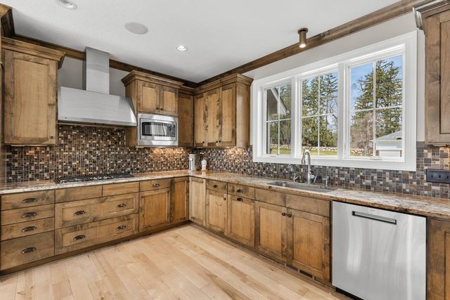 2051 Pinehurst Drive, Chanhassen, MN 55317