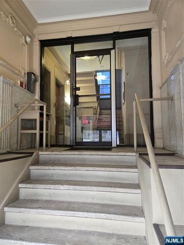 787 Summit Avenue 11, Jersey City, NJ 07307