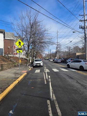 787 Summit Avenue 11, Jersey City, NJ 07307