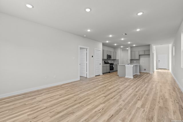 9975 Chavaneaux Lndg, San Antonio, TX 78221