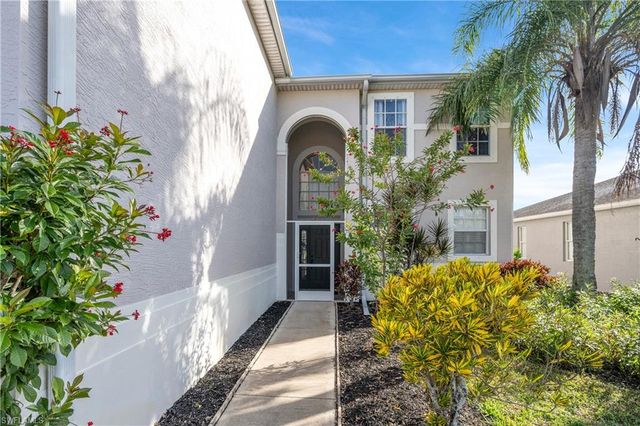 320 Spider Lily LN, Naples, FL 34119