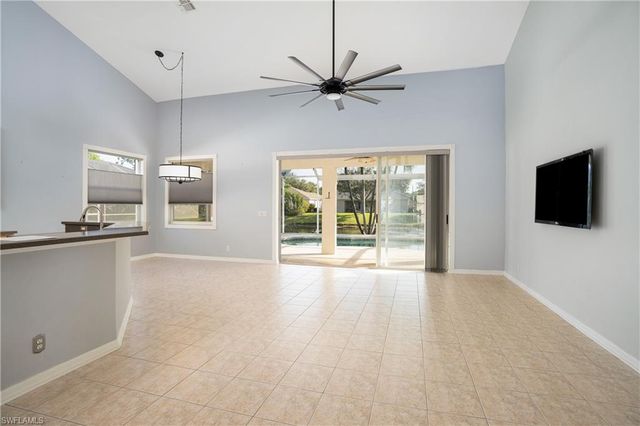 320 Spider Lily LN, Naples, FL 34119