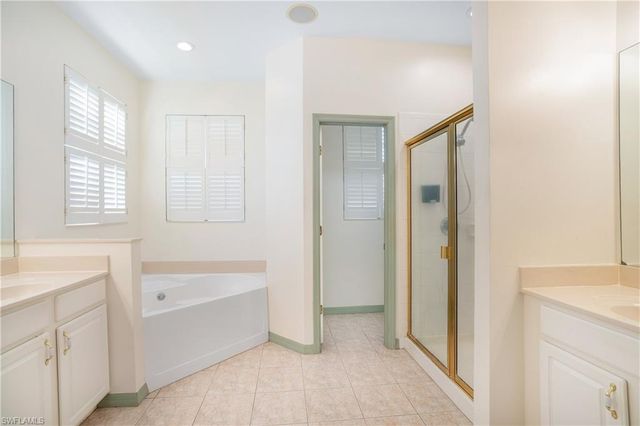 320 Spider Lily LN, Naples, FL 34119