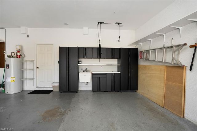 320 Spider Lily LN, Naples, FL 34119