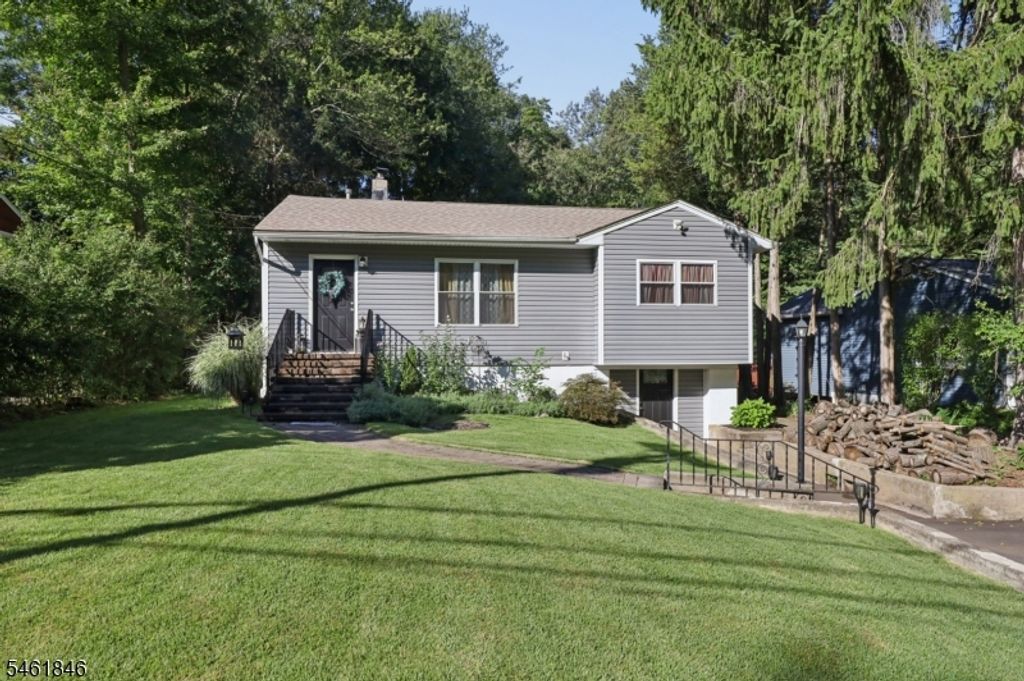 341 Skyline Dr, Ringwood Boro, NJ 07456 — exterior