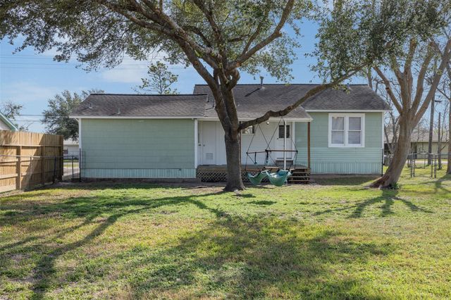 403 N College Street, Weimar, TX 78962