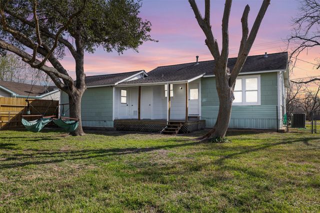 403 N College Street, Weimar, TX 78962