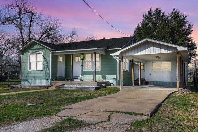 403 N College Street, Weimar, TX 78962