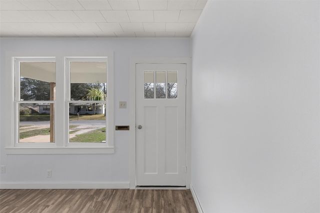 403 N College Street, Weimar, TX 78962